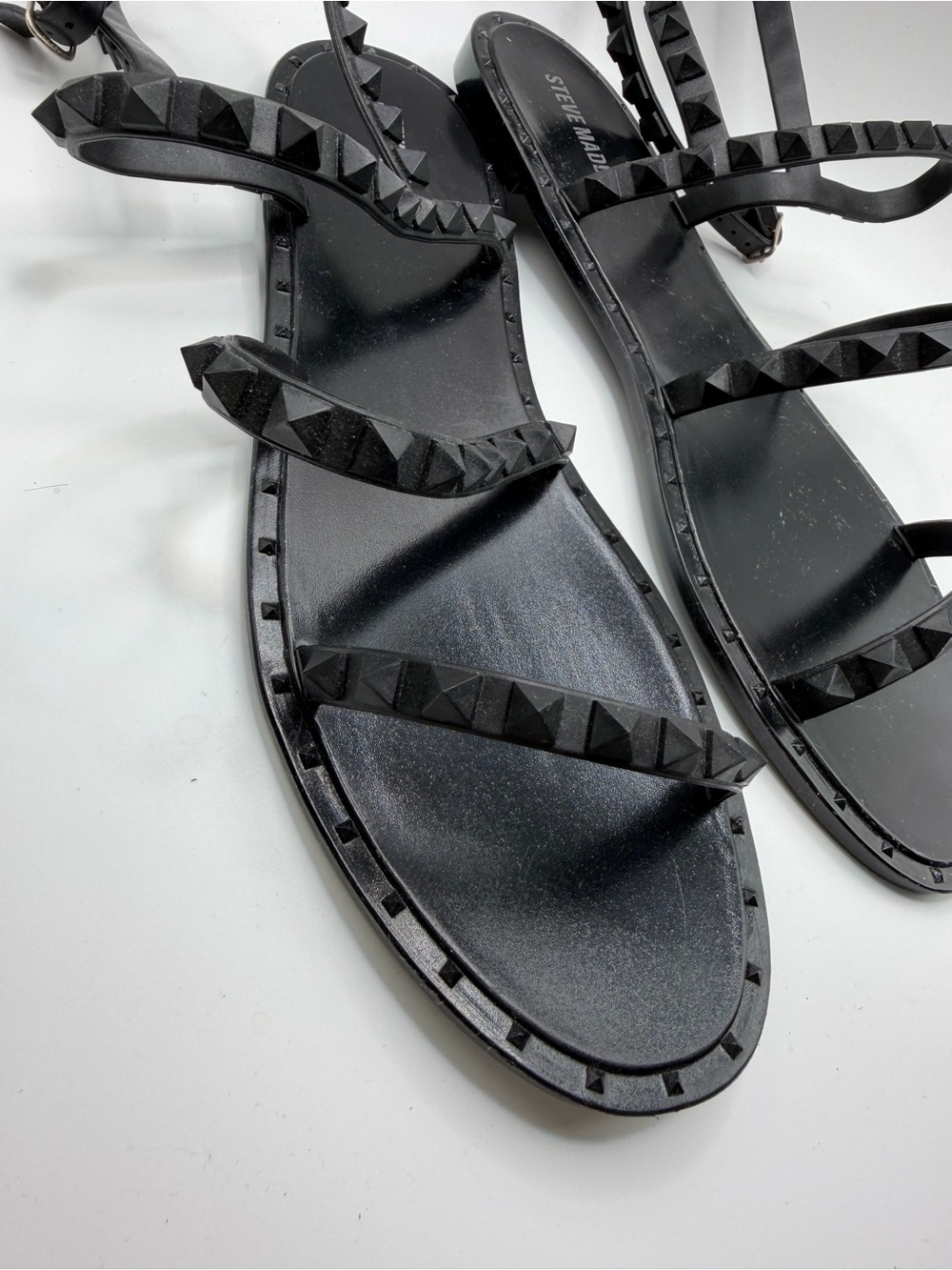 Like New Steve Madden Black Studded Strappy Flat Gladiator Sandals Size 10 - Picture 4 of 9